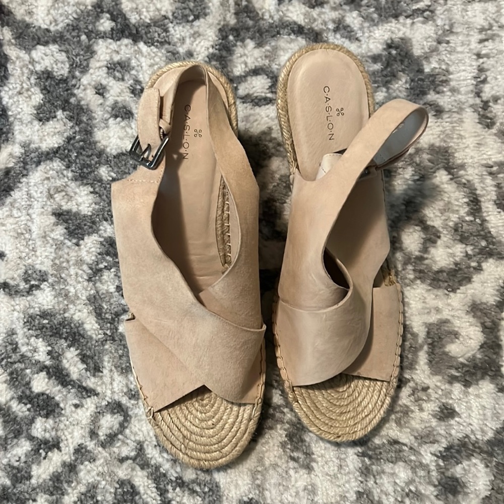 NEVER WORN WEDGES